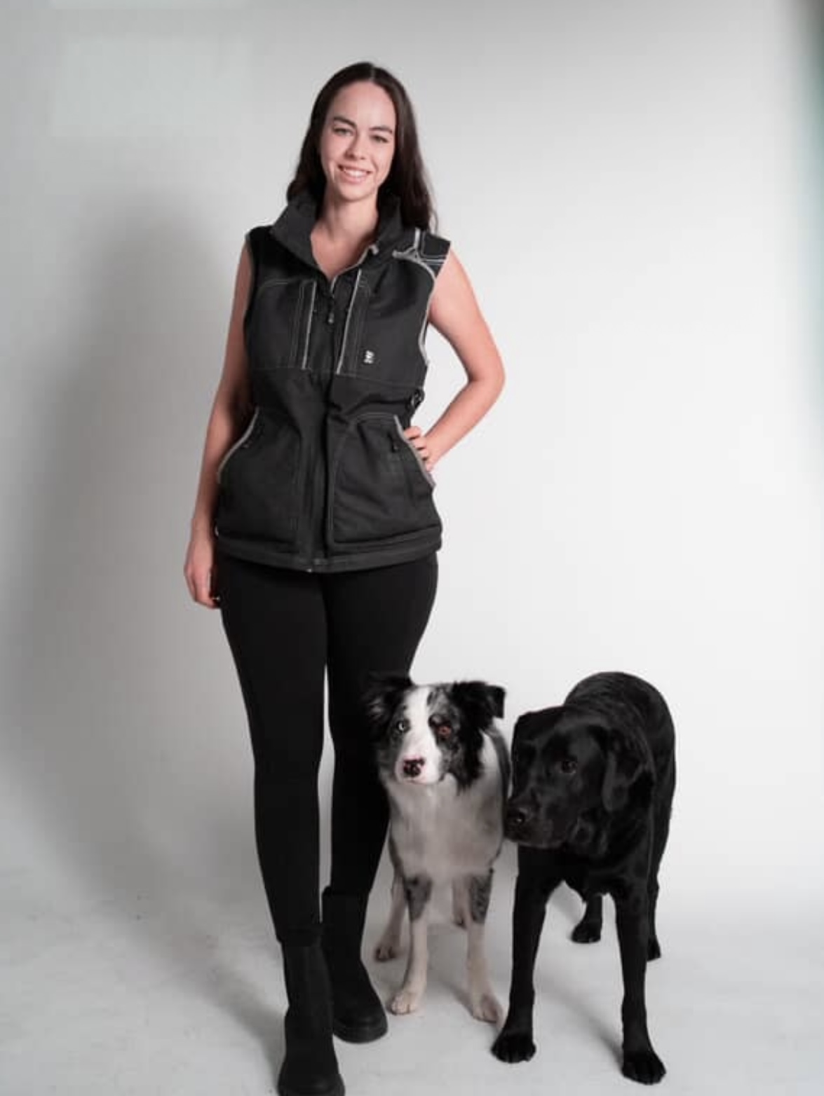 Gabrielle scriraire and her two dogs actors, here scott mack, two stars new Scott and Mack.